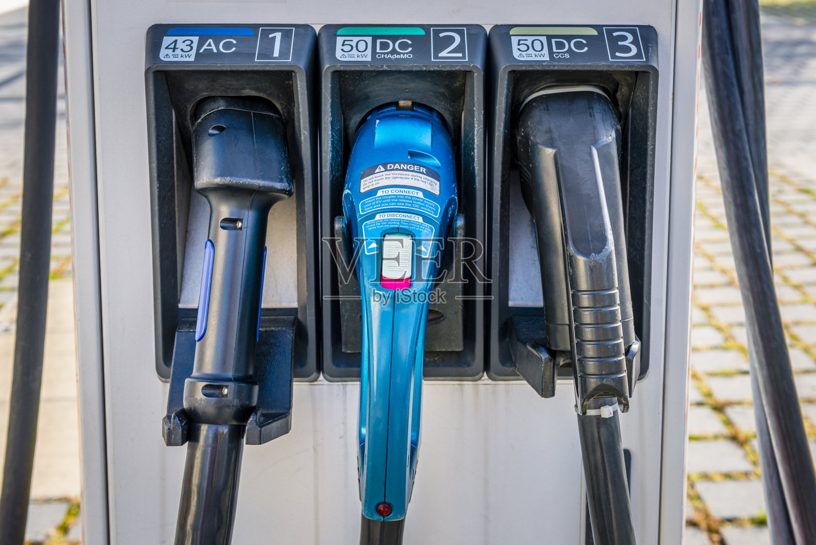 电动汽车充电器的变化照片摄影图片