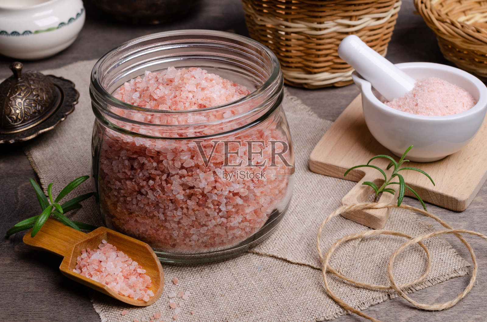 粉红色喜马拉雅盐照片摄影图片