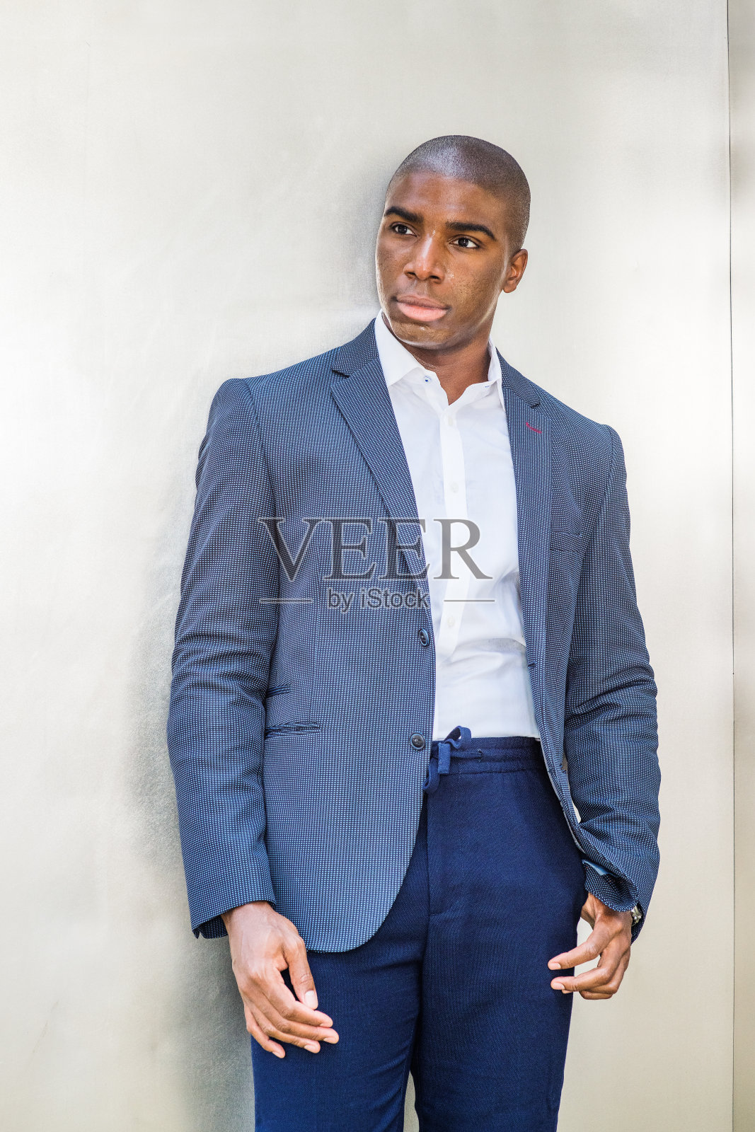 纽约年轻的非裔美国人的肖像。照片摄影图片