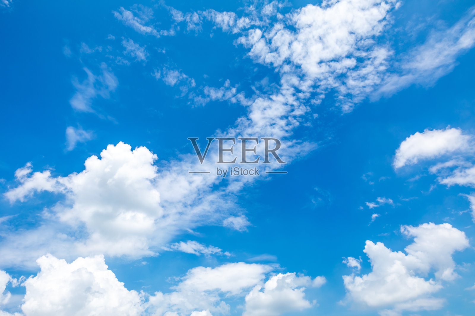 白天美丽的天空和白云照片摄影图片