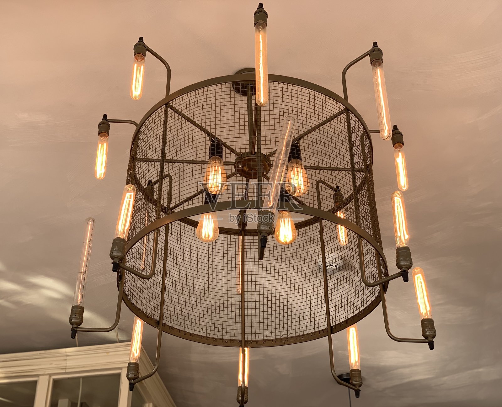 阁楼风格的吊灯照片摄影图片