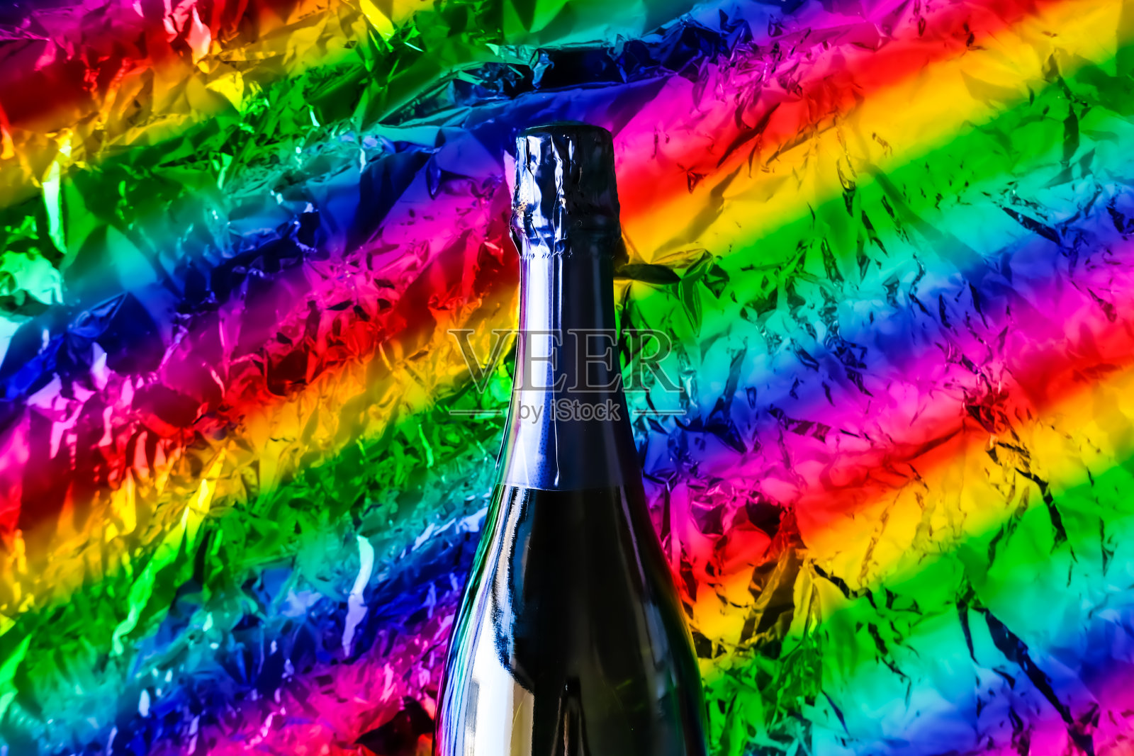 香槟酒瓶的彩虹背景。照片摄影图片