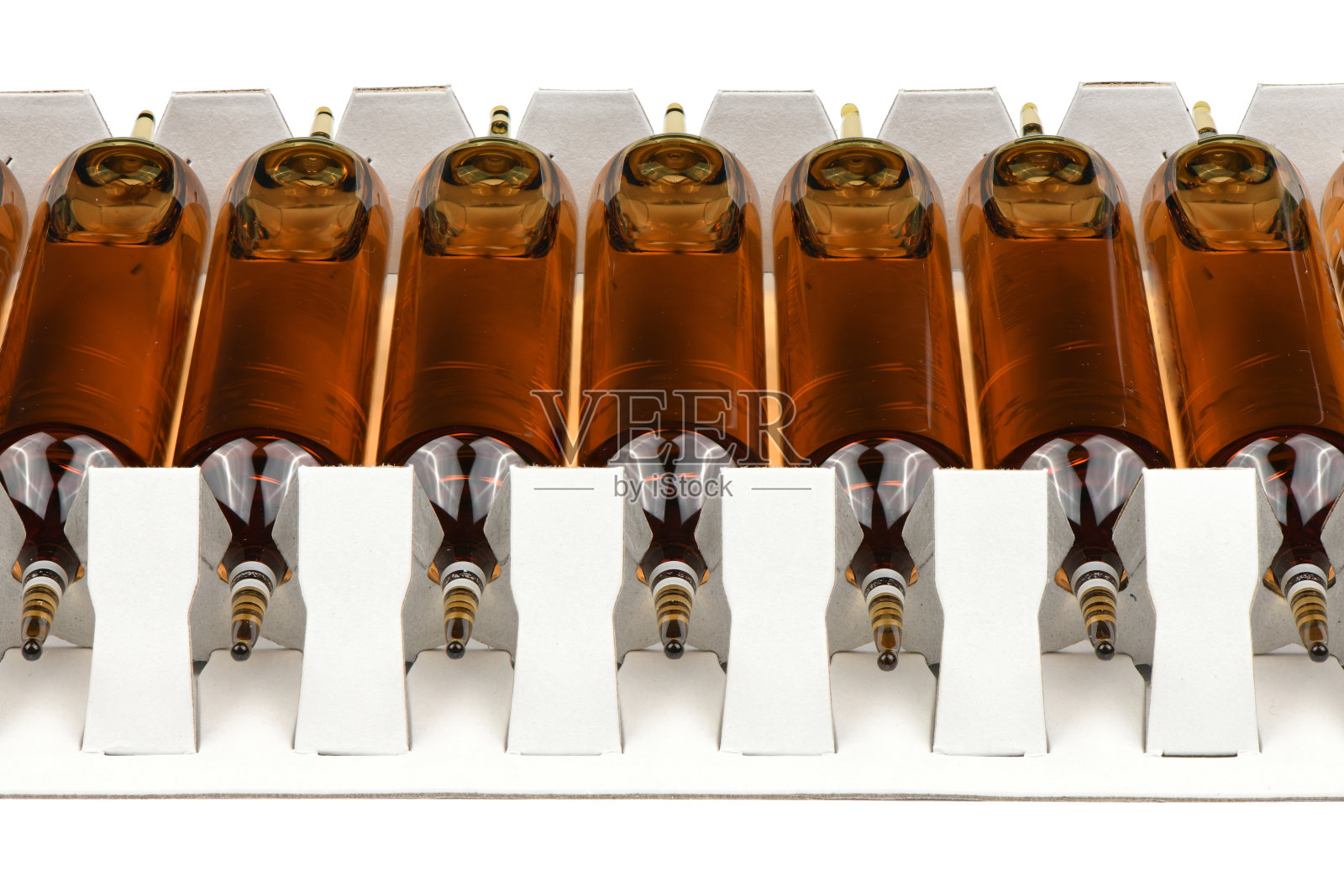 白色孤立安瓿。照片摄影图片