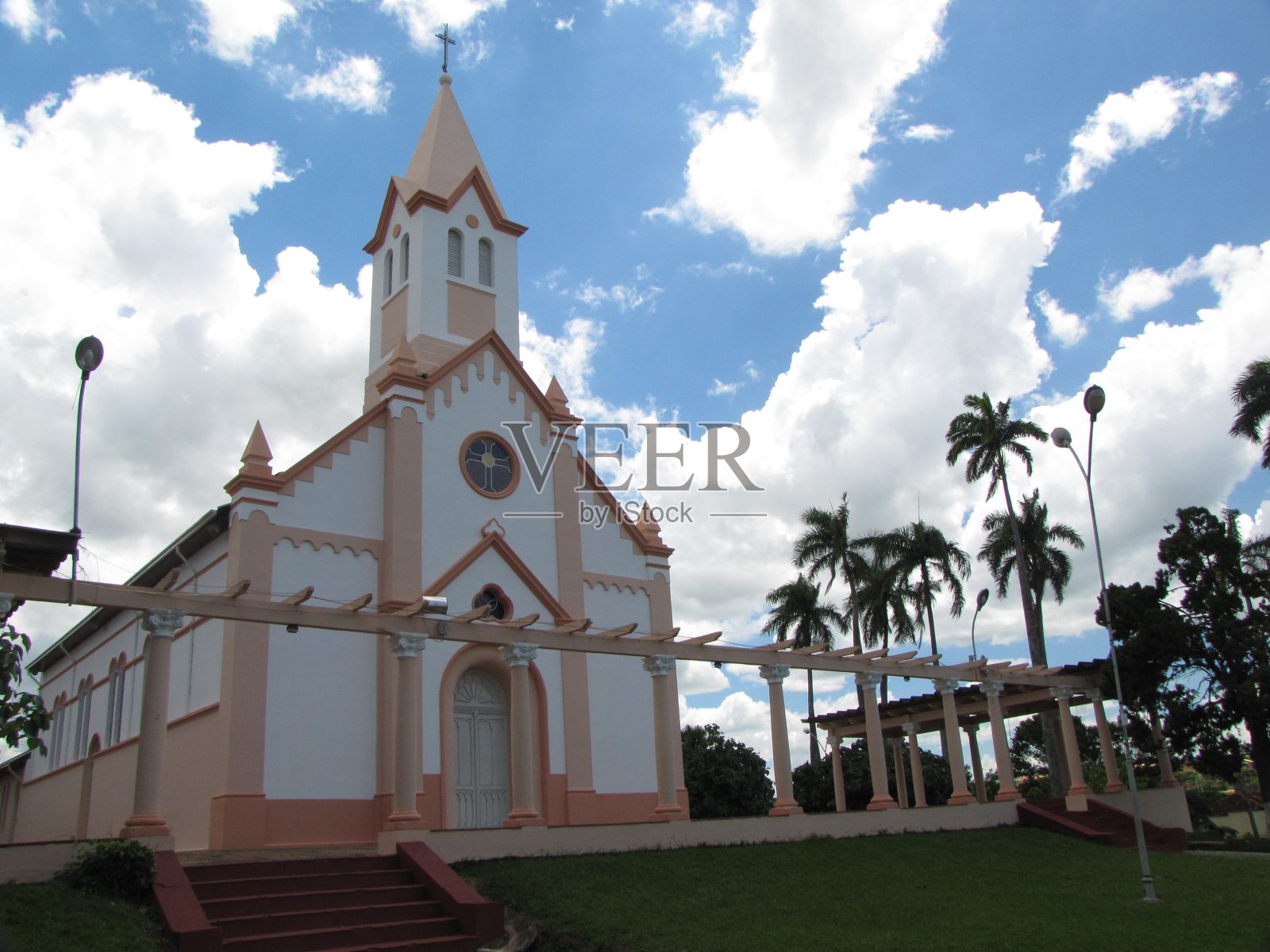 在Pirajuí， São Paulo，巴西的主教堂照片摄影图片