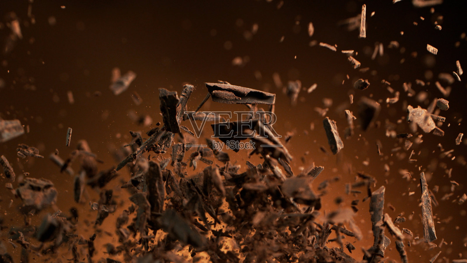 飞溅的碎巧克力碎片照片摄影图片