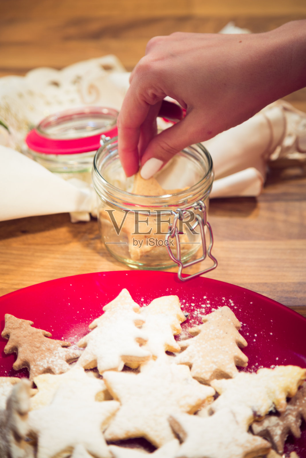 准备圣诞饼干。照片摄影图片