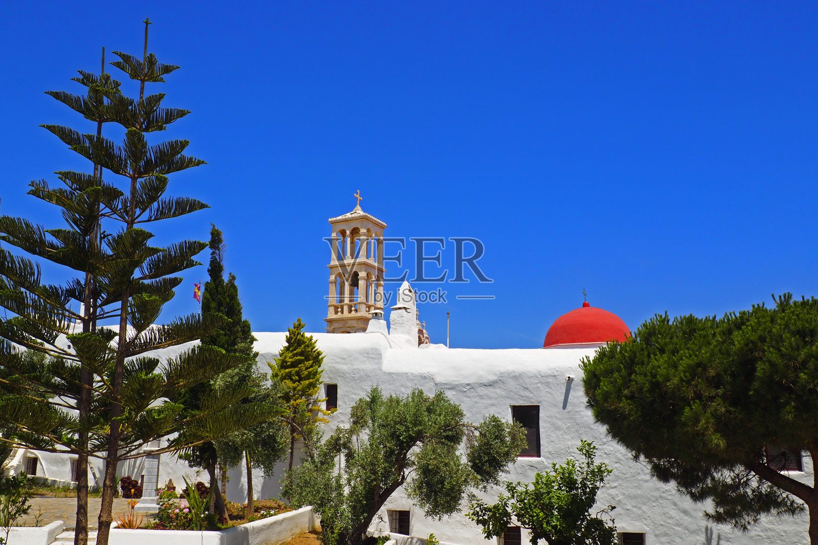 位于爱琴海中心美丽的基克拉迪岛米科诺斯中心的Ano Mera村著名的Panagia Tourliani修道院照片摄影图片