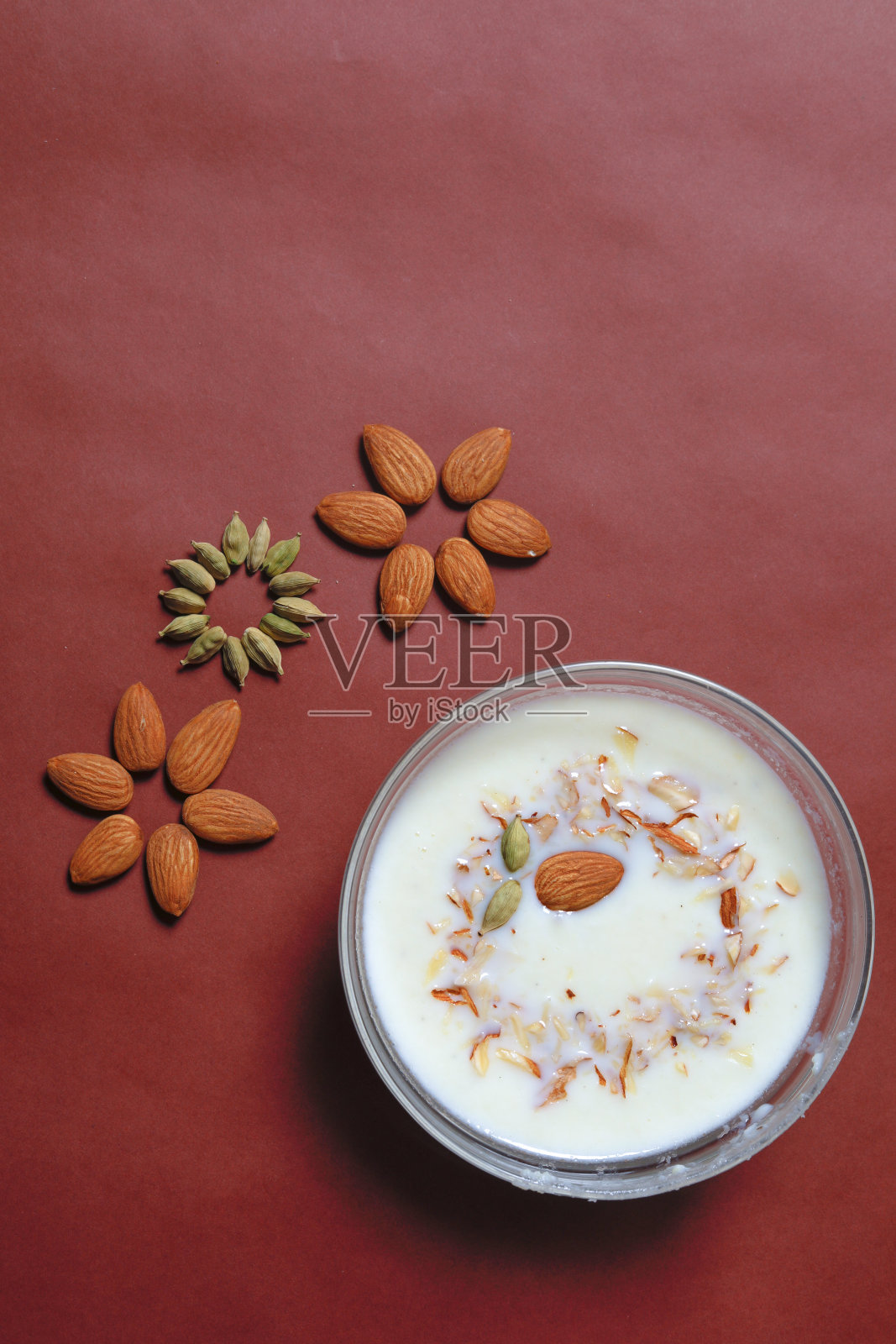 杏仁和小豆蔻设计与甜碟碗照片摄影图片