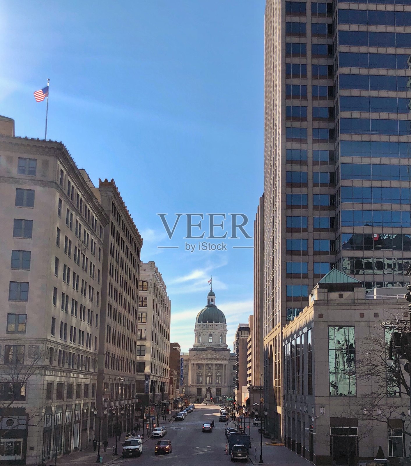 从纪念碑上看印第安纳波利斯市国会大厦照片摄影图片