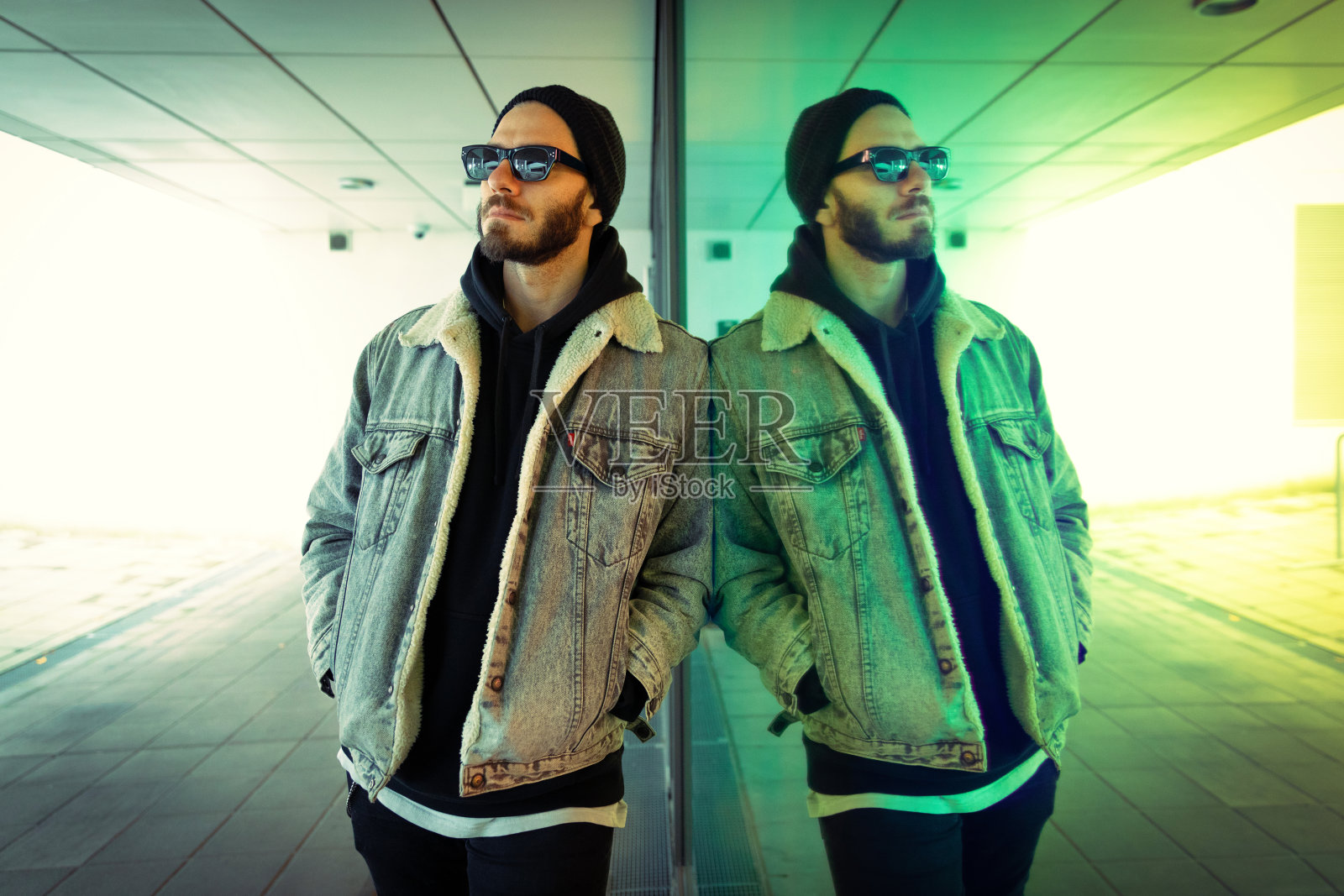 年轻人的肖像照片摄影图片