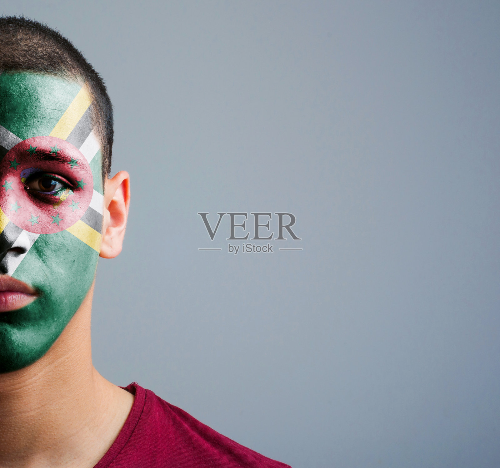 一个男人的肖像和多米尼加的彩旗照片摄影图片