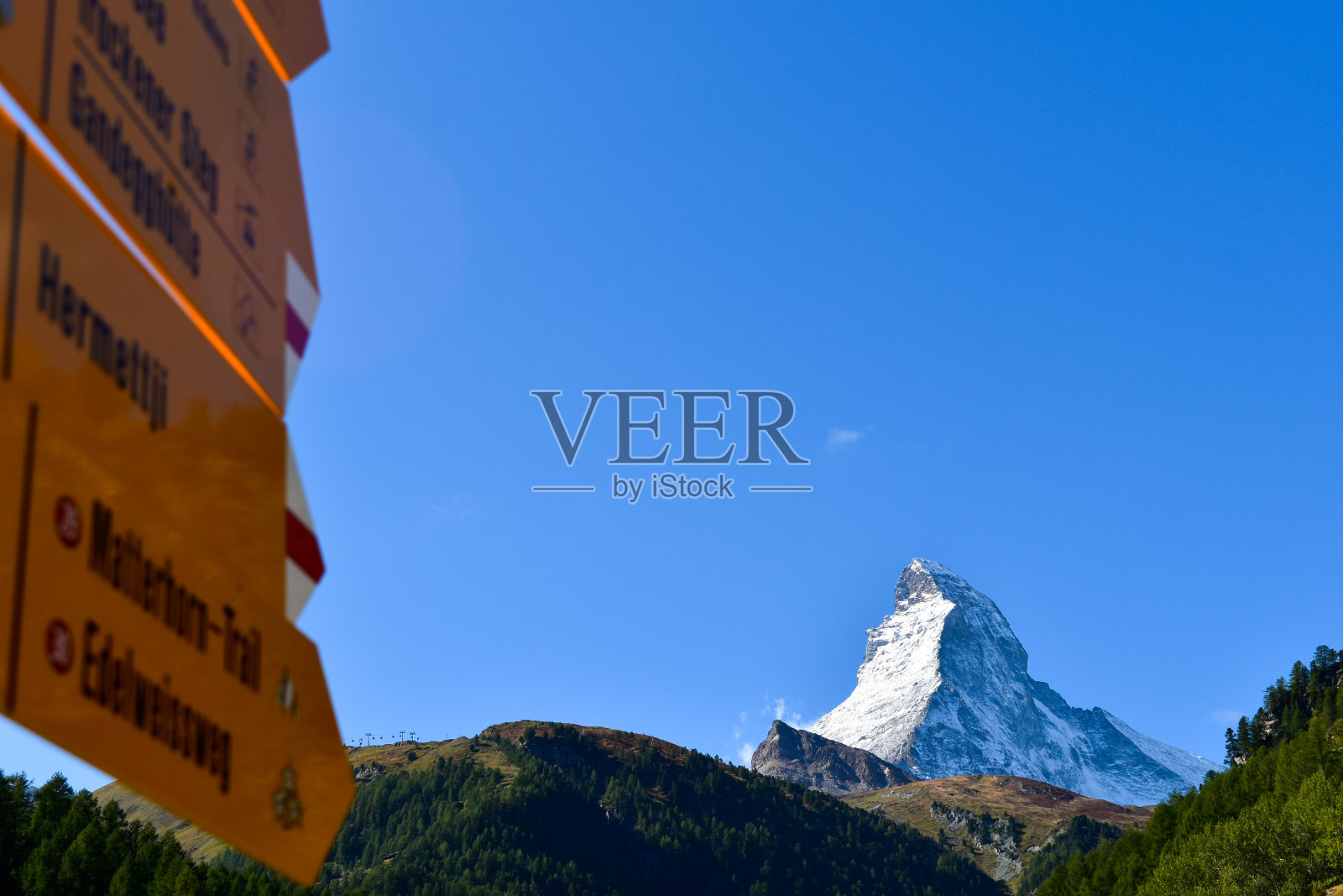 马特洪峰(4478米)，位于Pennine阿尔卑斯山脉，来自瑞士策马特。照片摄影图片