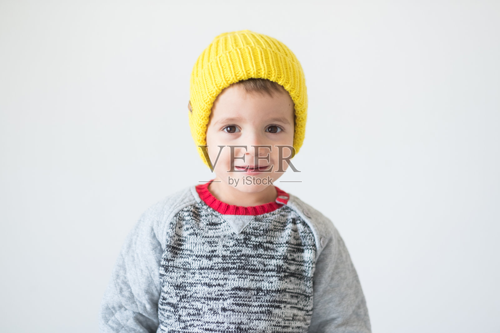 冬天里可爱的孩子照片摄影图片