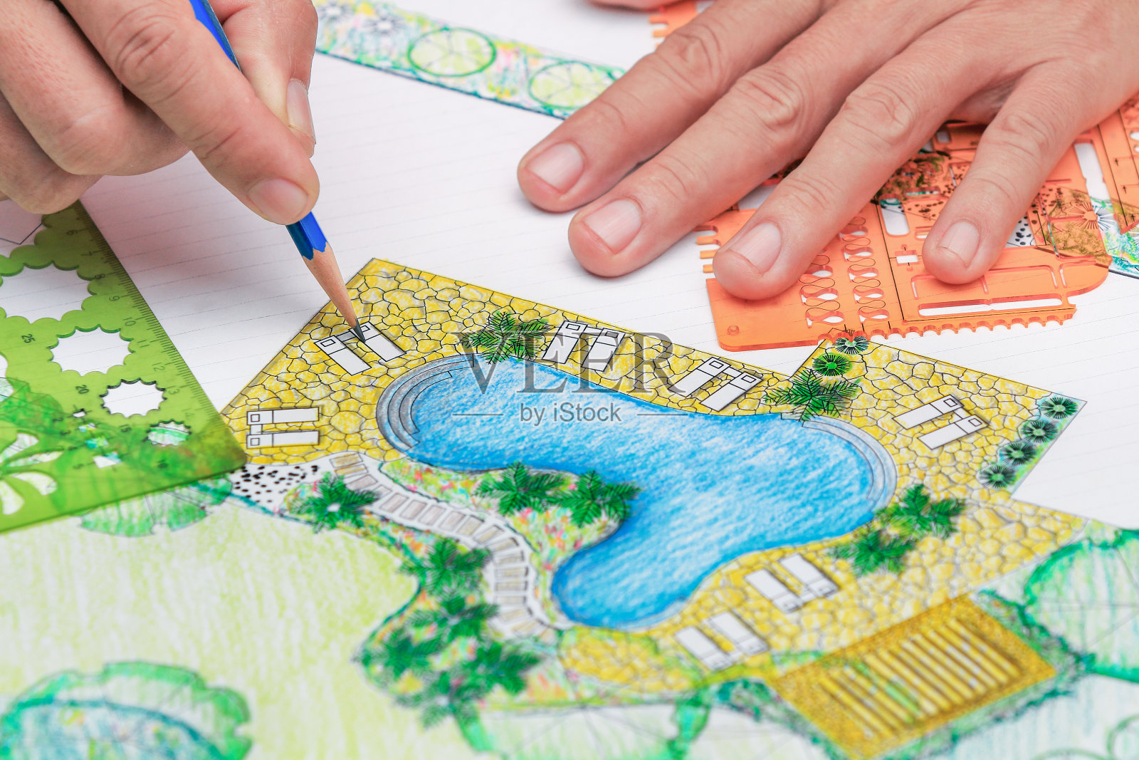 景观设计师为酒店设计后院游泳池平面图照片摄影图片