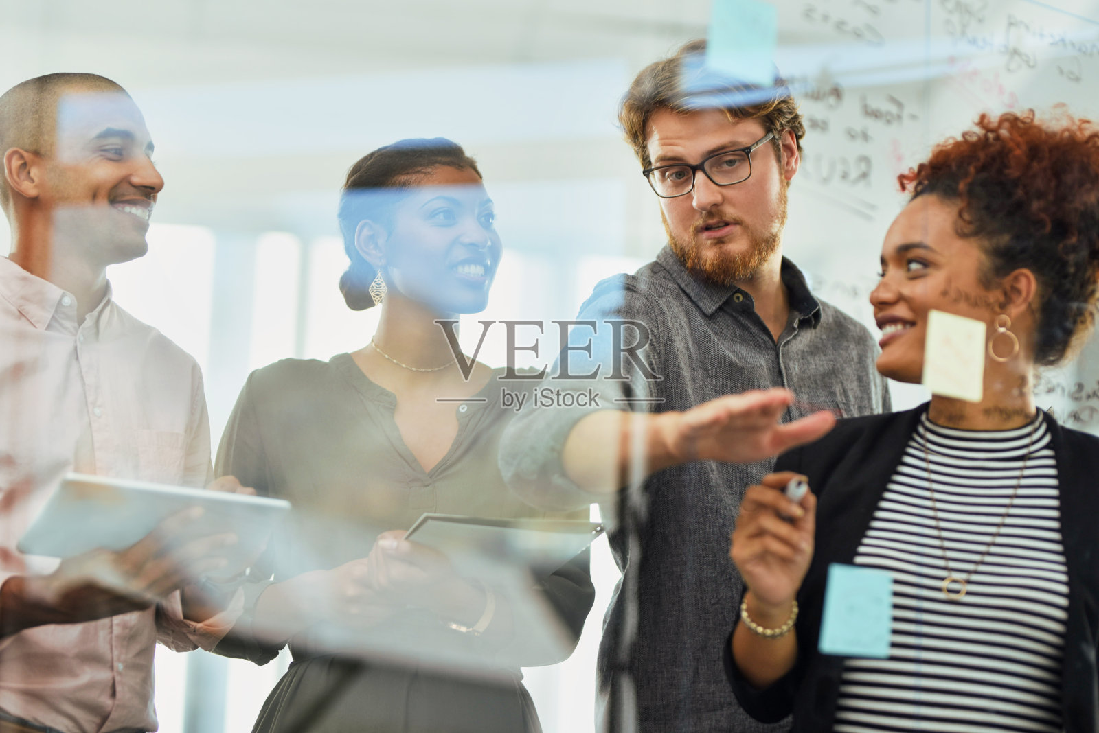 通过每个人的努力扩大业务照片摄影图片