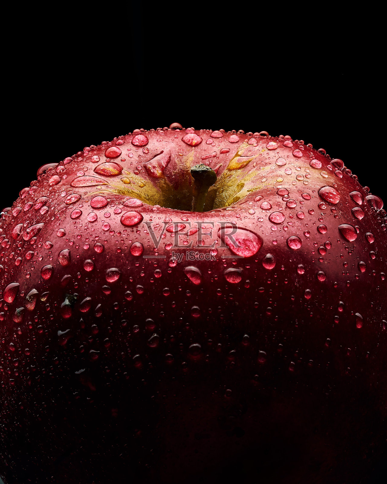 红苹果和水滴照片摄影图片