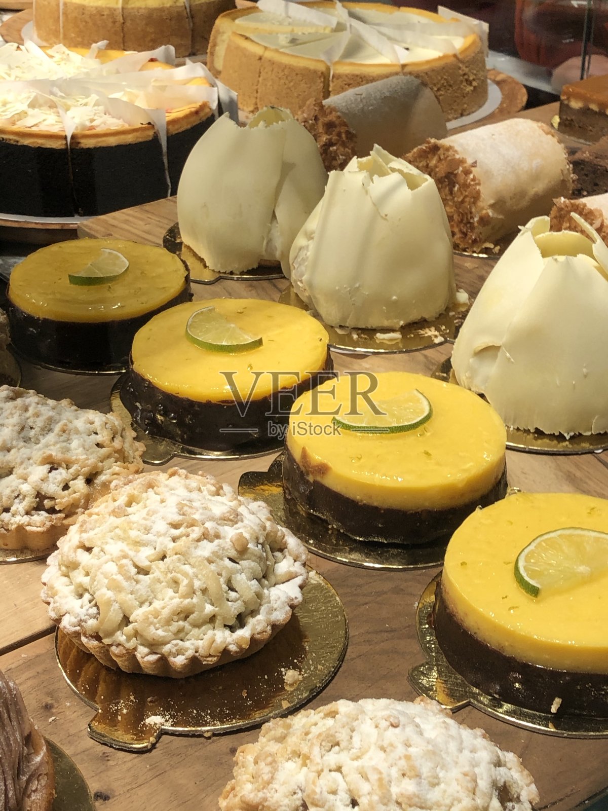 咖啡馆里的糕点照片摄影图片