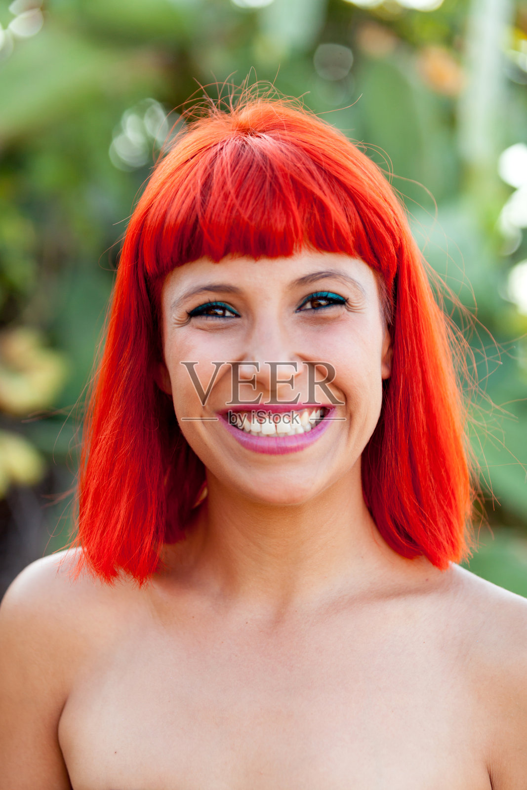 一个漂亮的红发女孩的肖像照片摄影图片