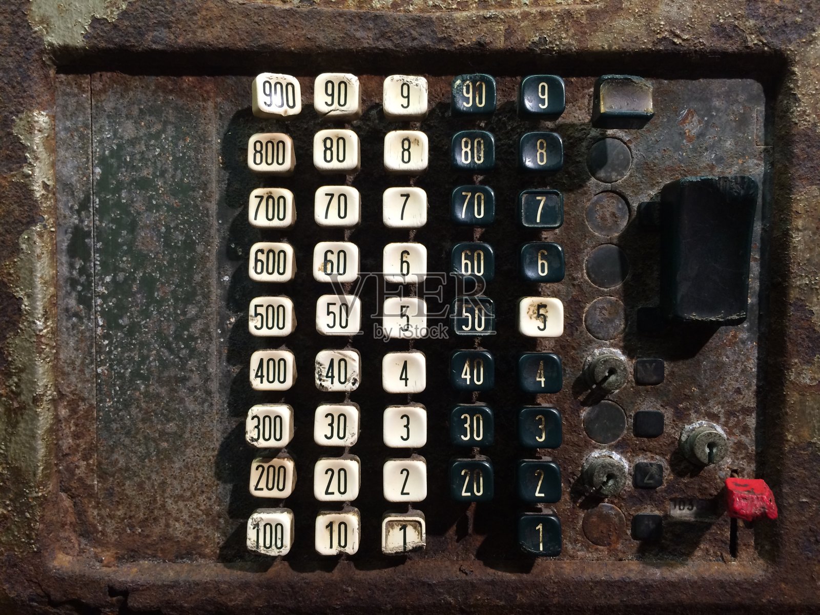 一台老式收银机的键盘照片摄影图片