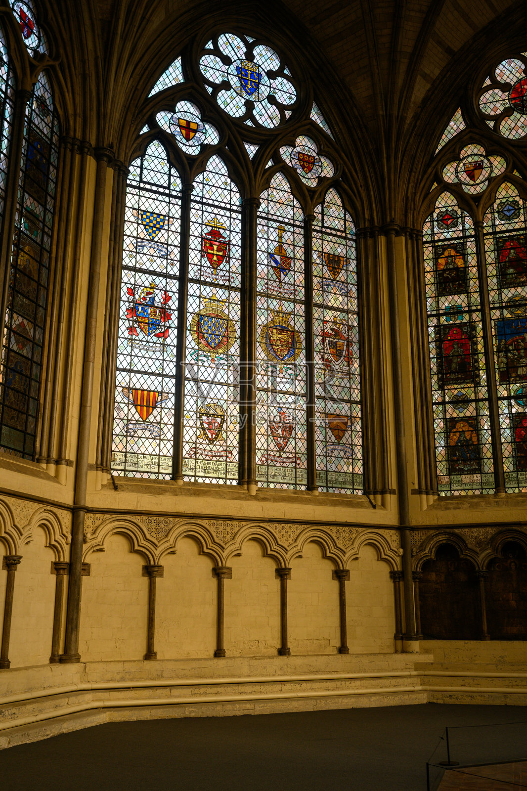 威斯敏斯特教堂内美丽的窗户照片摄影图片