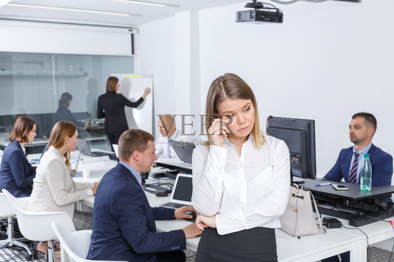 失意的现代女商人的肖像照片摄影图片