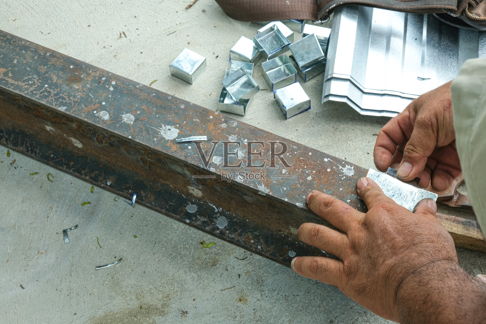 肮脏的手工工人制造结构的一部分照片摄影图片