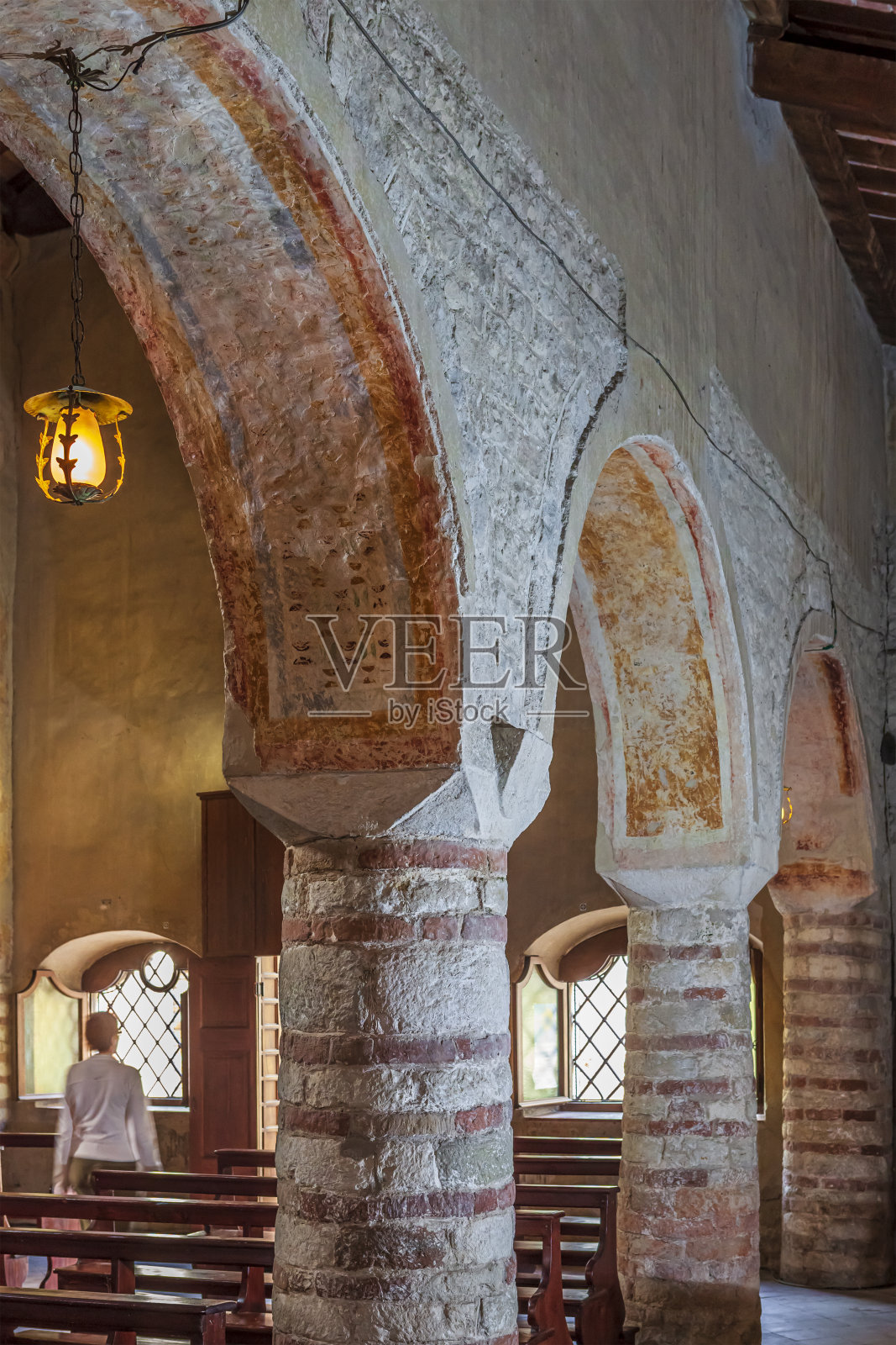 意大利 - 巴多利诺，圣塞韦罗教堂照片摄影图片