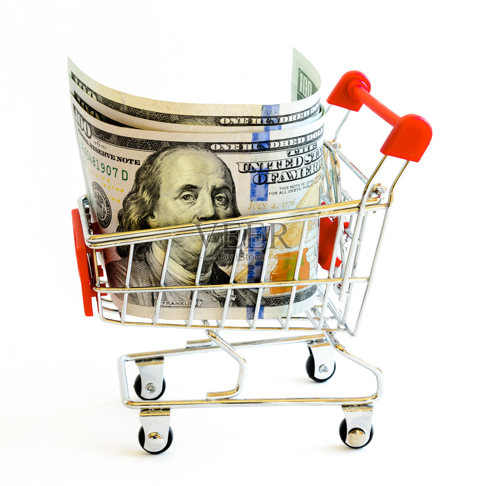 工作室拍摄了一个空的小购物车，里面装着100美元的钞票照片摄影图片
