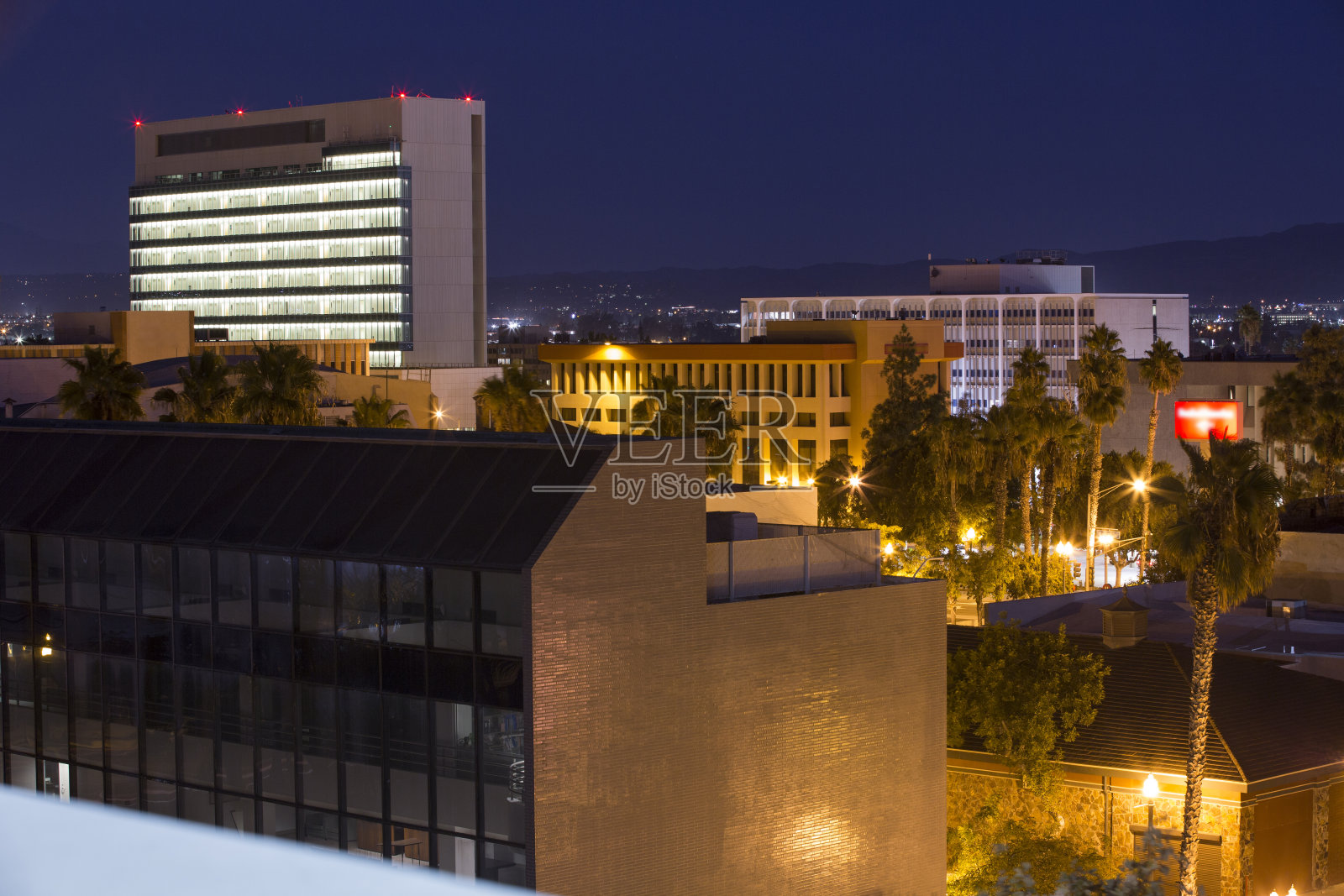 市中心的圣贝纳迪诺照片摄影图片