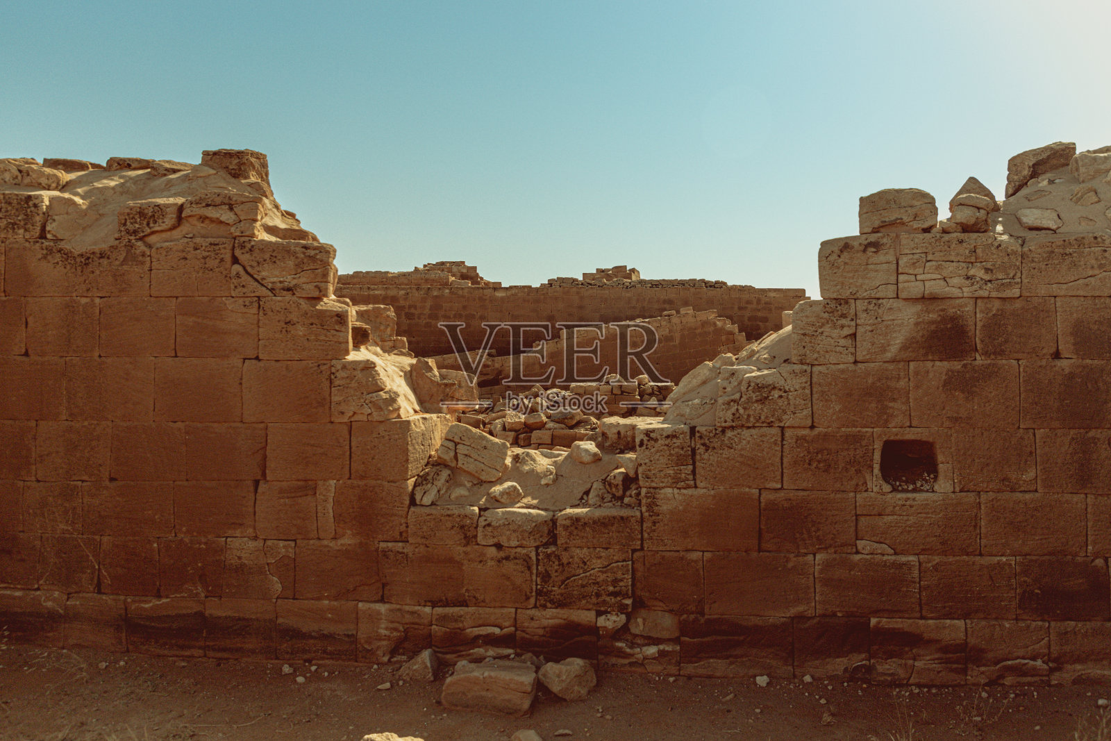 位于苏丹大围城Musawarat As-Sufra的庙宇建筑群照片摄影图片