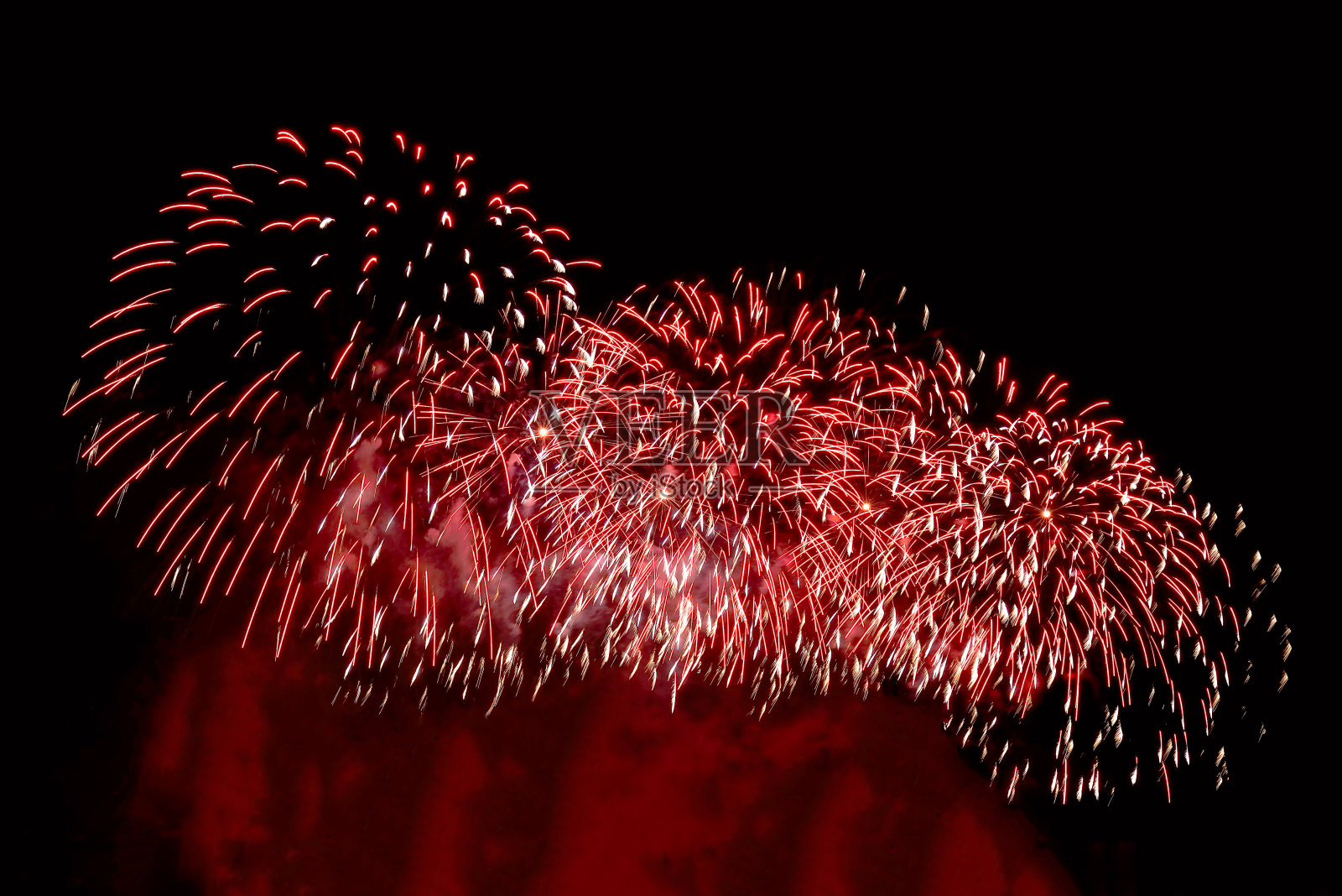 红色烟花和红色烟雾的闪光照片摄影图片