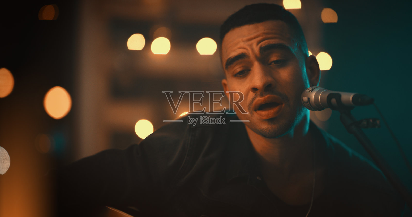 他的情歌会给你所有的感觉照片摄影图片