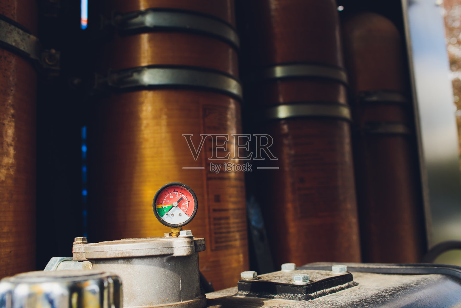 液化石油气，NGV气罐安装在汽车2燃料系统。照片摄影图片