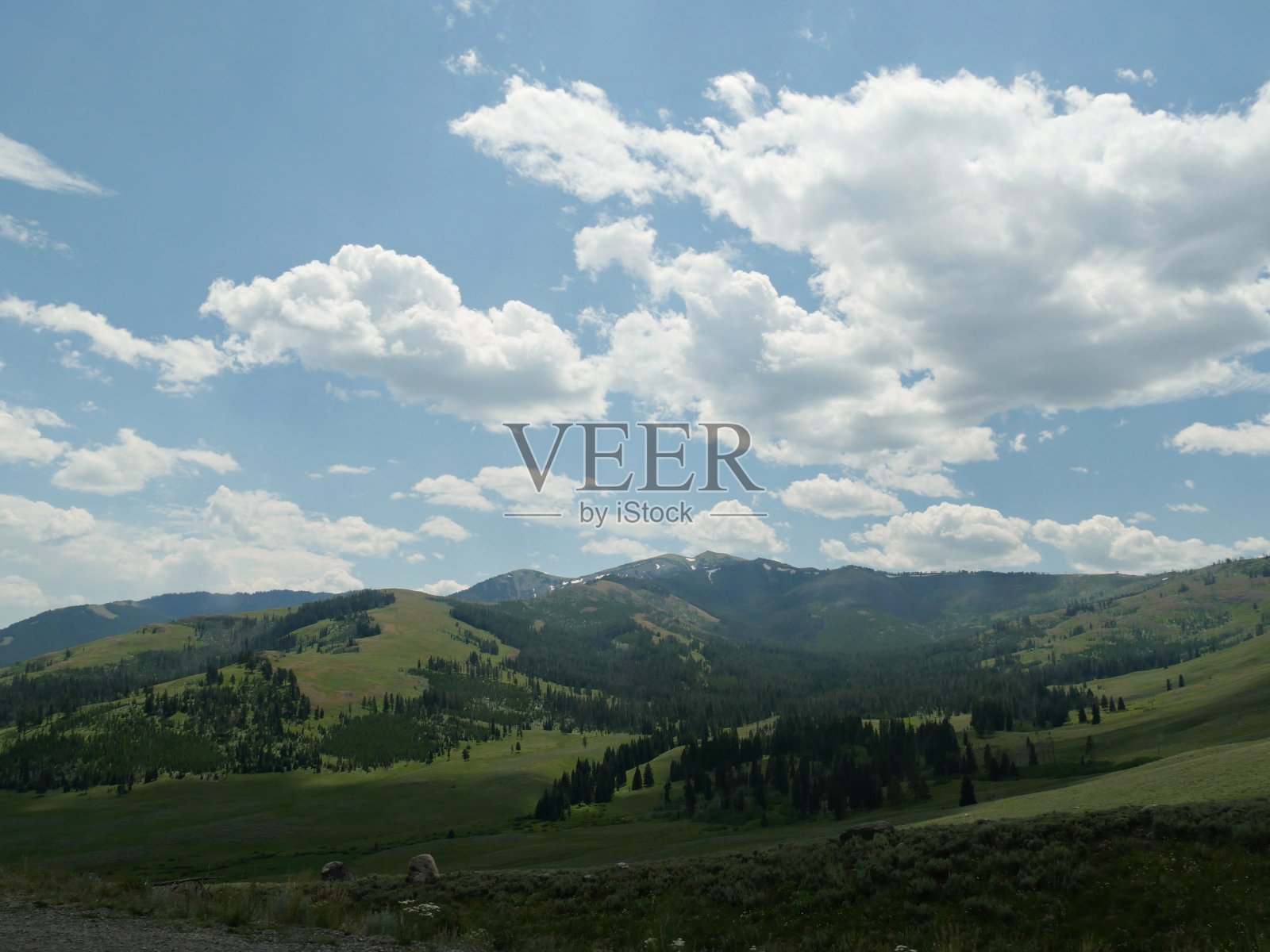 拉马尔山谷的阴影在一个傍晚的黄石国家公园在怀俄明州。照片摄影图片