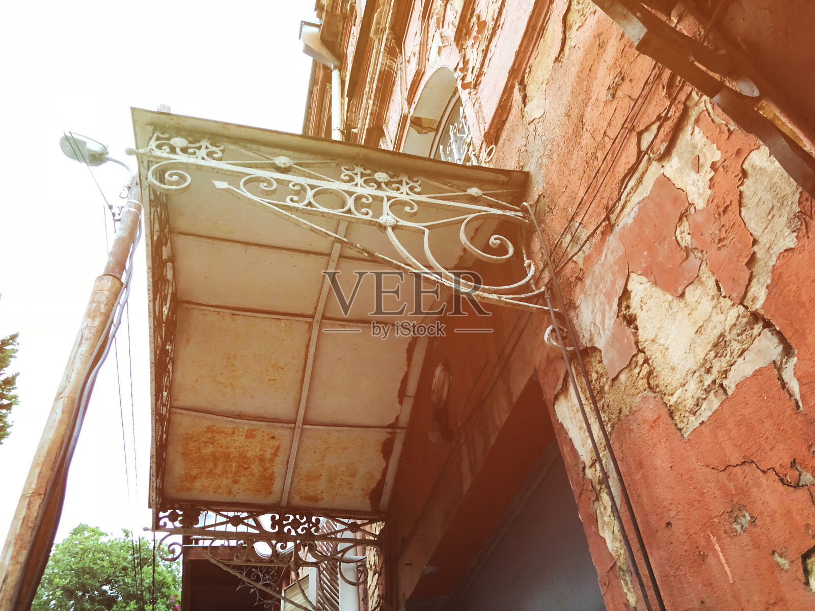 旧第比利斯建筑，门和外部装饰。模糊背景照片摄影图片