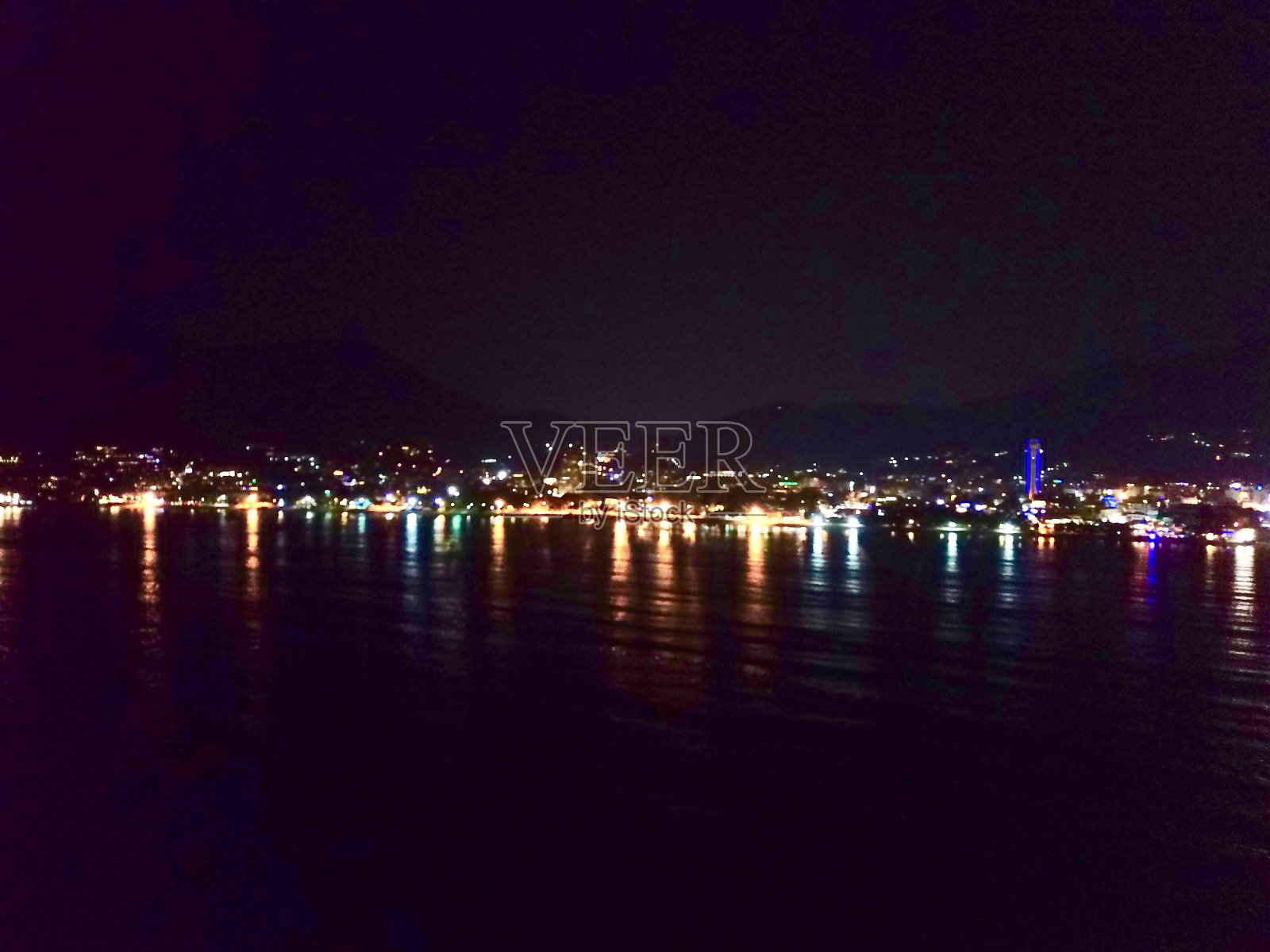 泰国普吉岛巴东的夜间无人机照片摄影图片