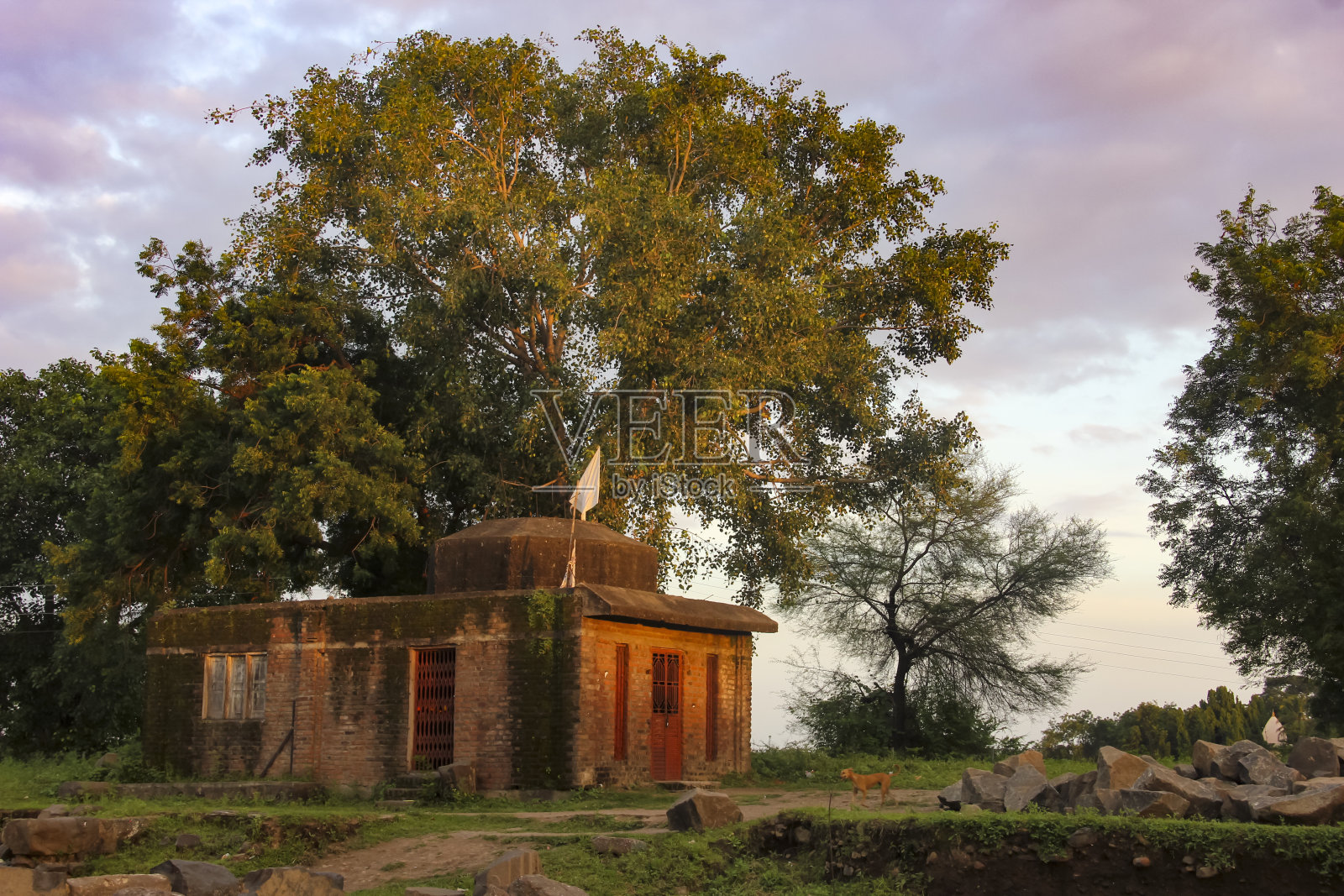 古庙建筑设计的支柱和墙壁照片摄影图片
