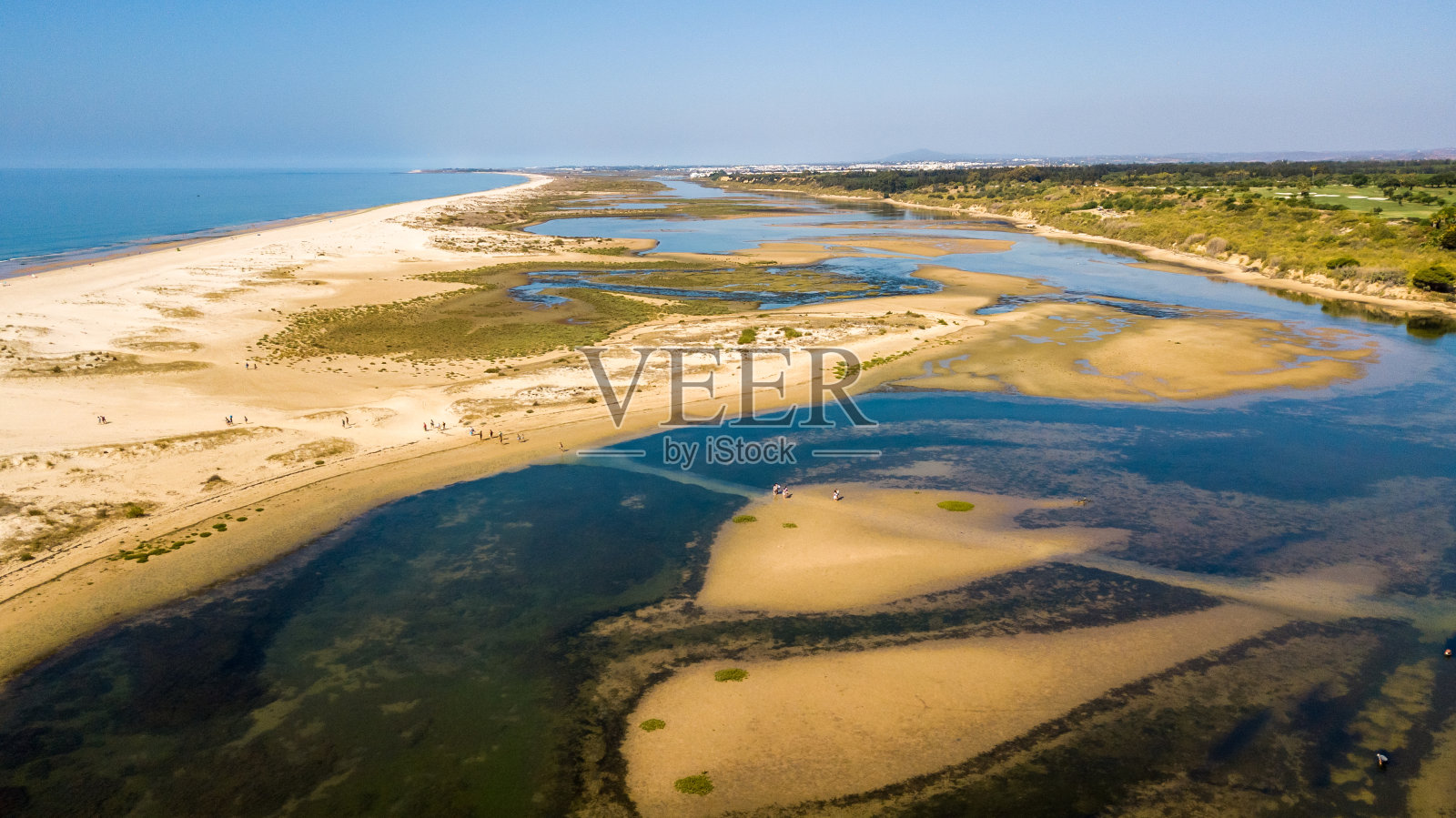 天线。圣安东尼奥维拉雷亚海滩的Fabrica Cancela Velha从天空看。葡萄牙阿尔加维照片摄影图片