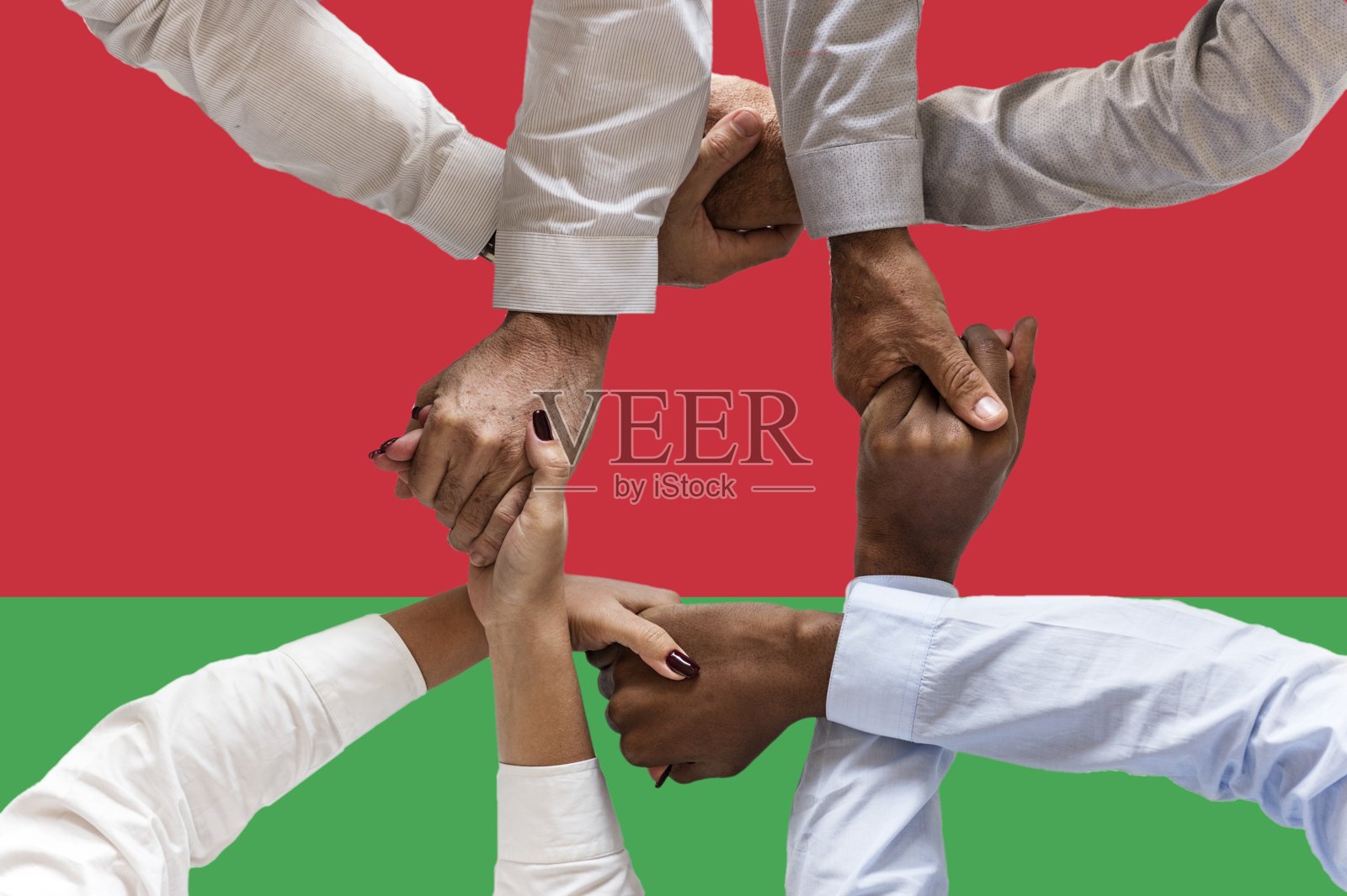 白俄罗斯国旗，多文化青年群体的融合照片摄影图片