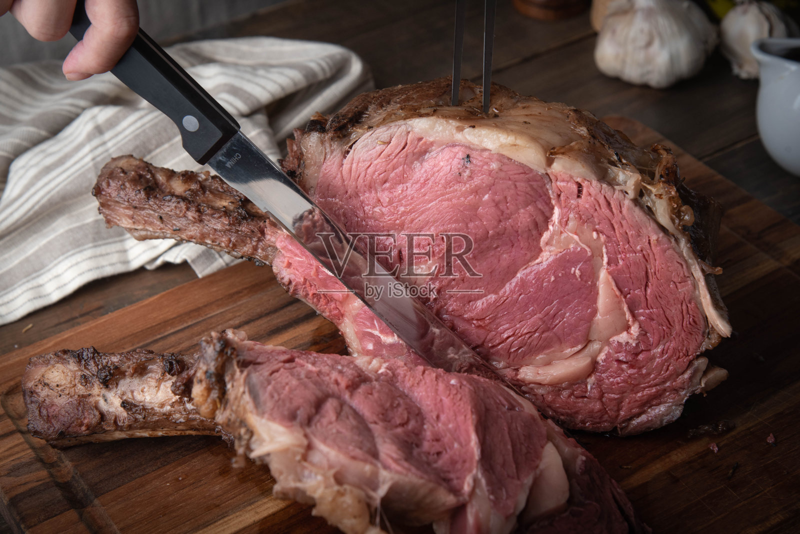 烤厚切肋眼与骨照片摄影图片