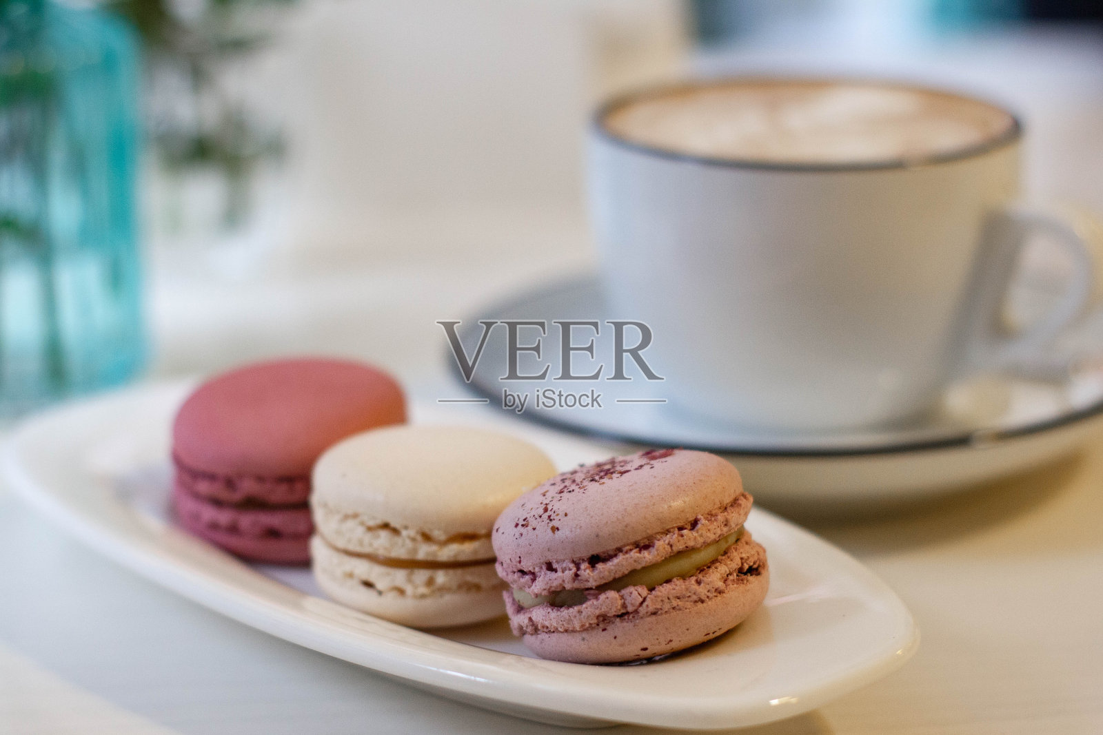 一杯咖啡和杏仁饼干照片摄影图片