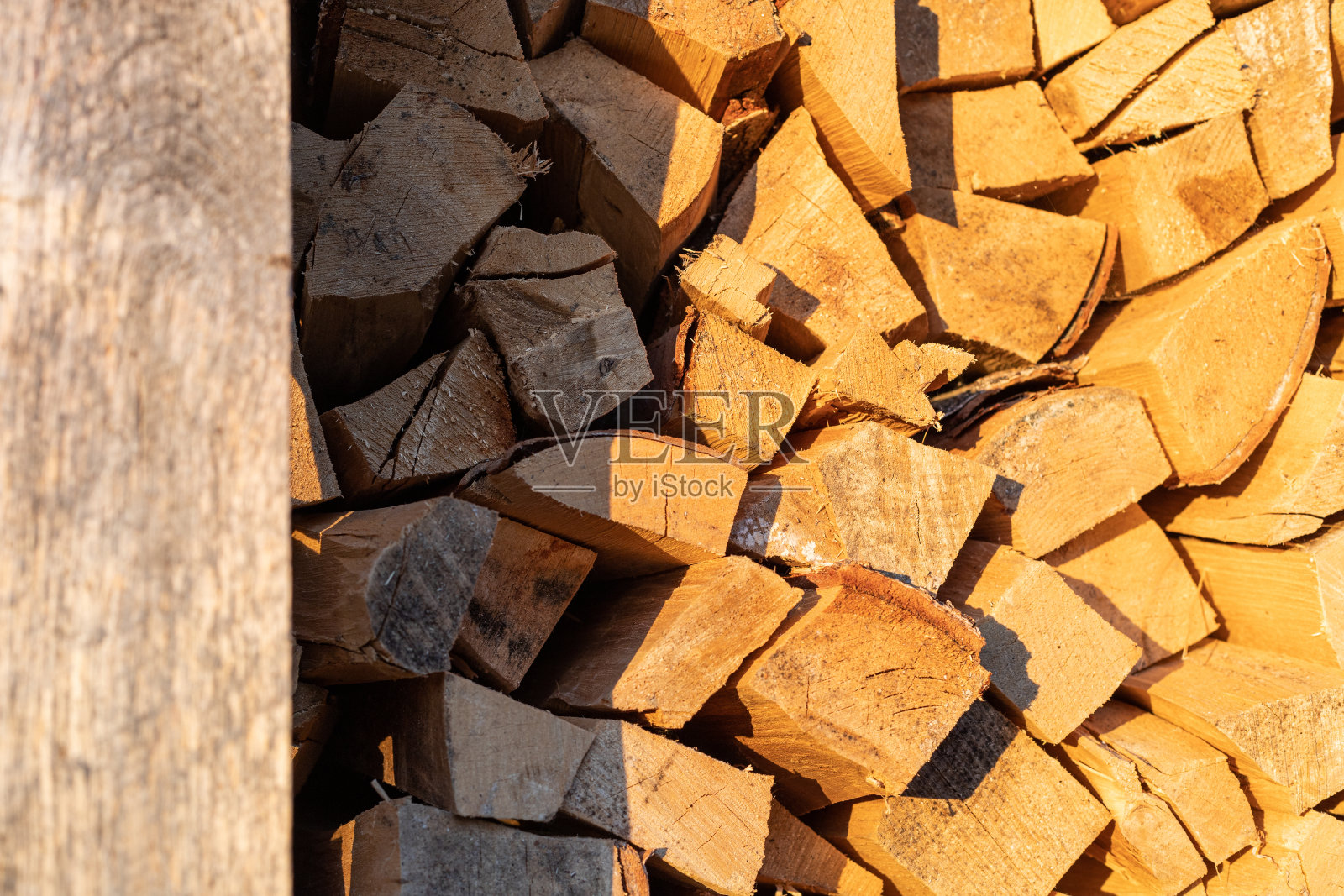 柴火背景夕阳，田园概念照片摄影图片