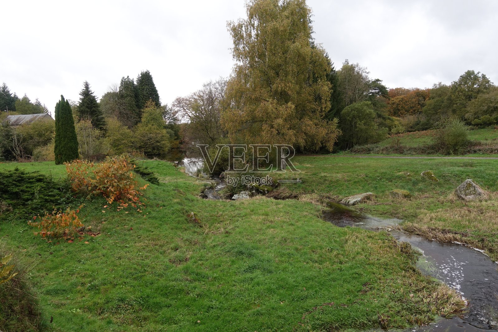 加坦佩河流经法国克鲁兹河照片摄影图片