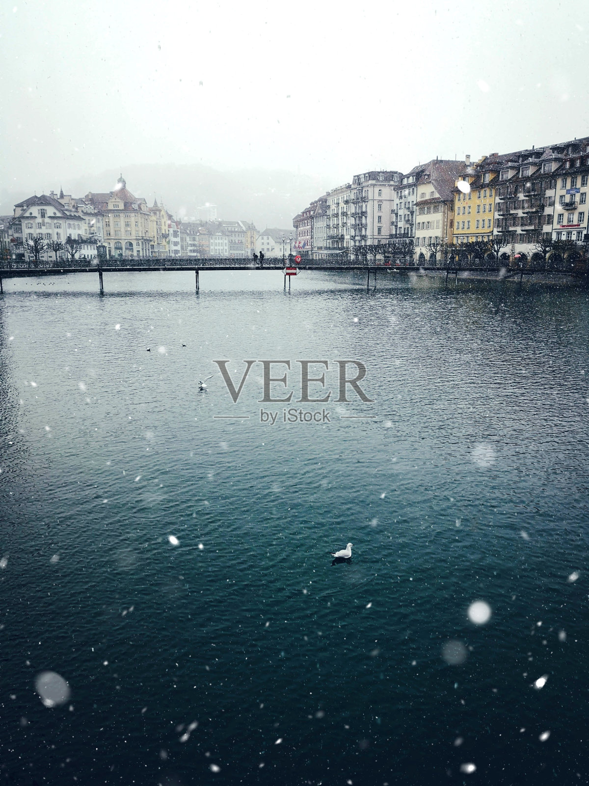 瑞士的卢塞恩，冬天的历史老城。旅行的概念。照片摄影图片