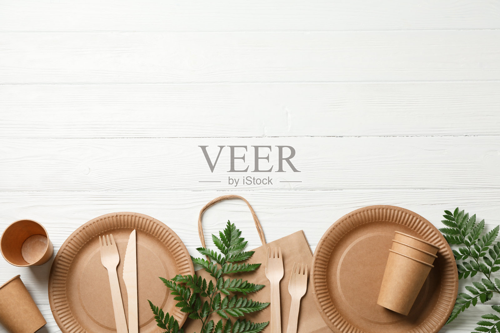 概念以环保餐具和植物为背景，复制空间照片摄影图片