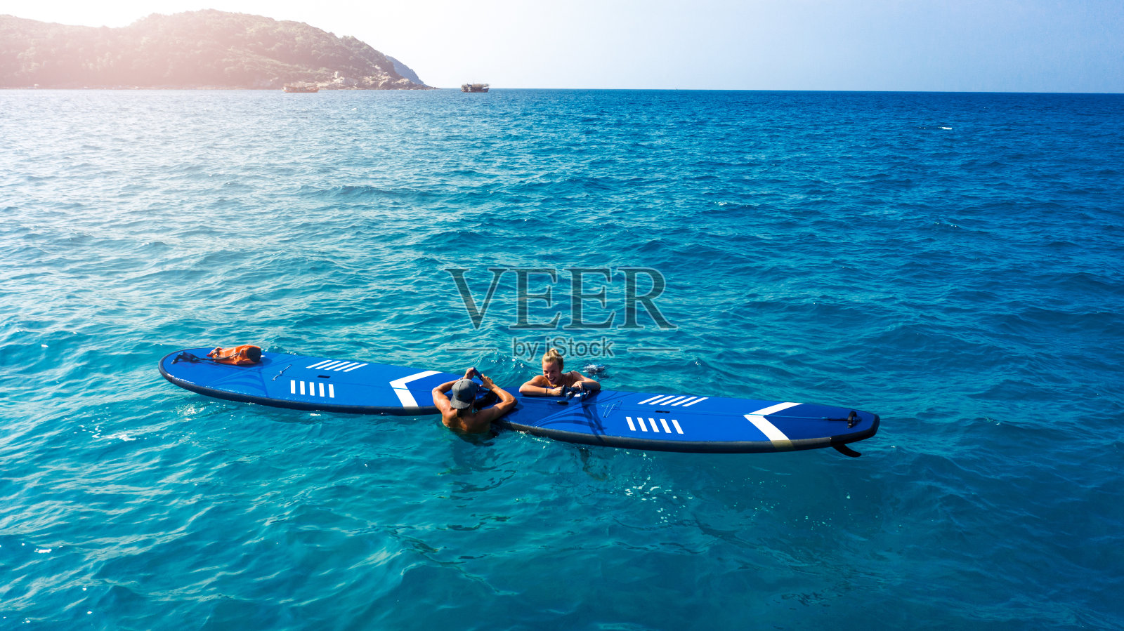 用桨冲浪很难不开心照片摄影图片