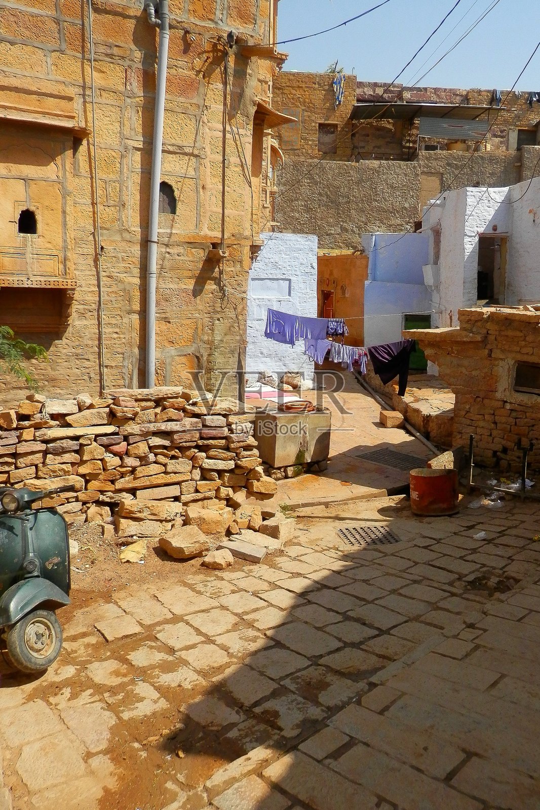 在古老的jaiisalmer堡的现代生活照片摄影图片