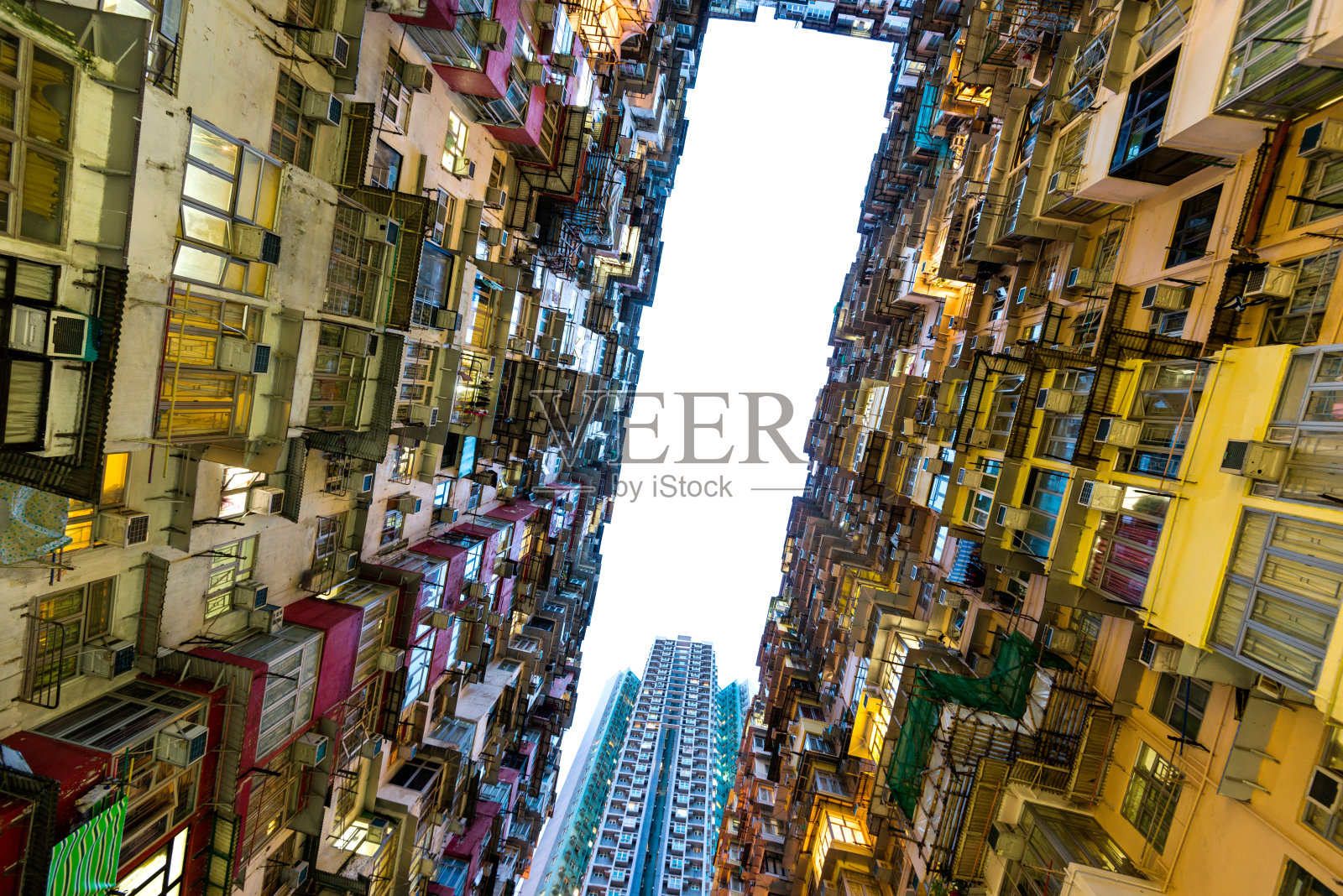 香港旧公寓的正面照片摄影图片