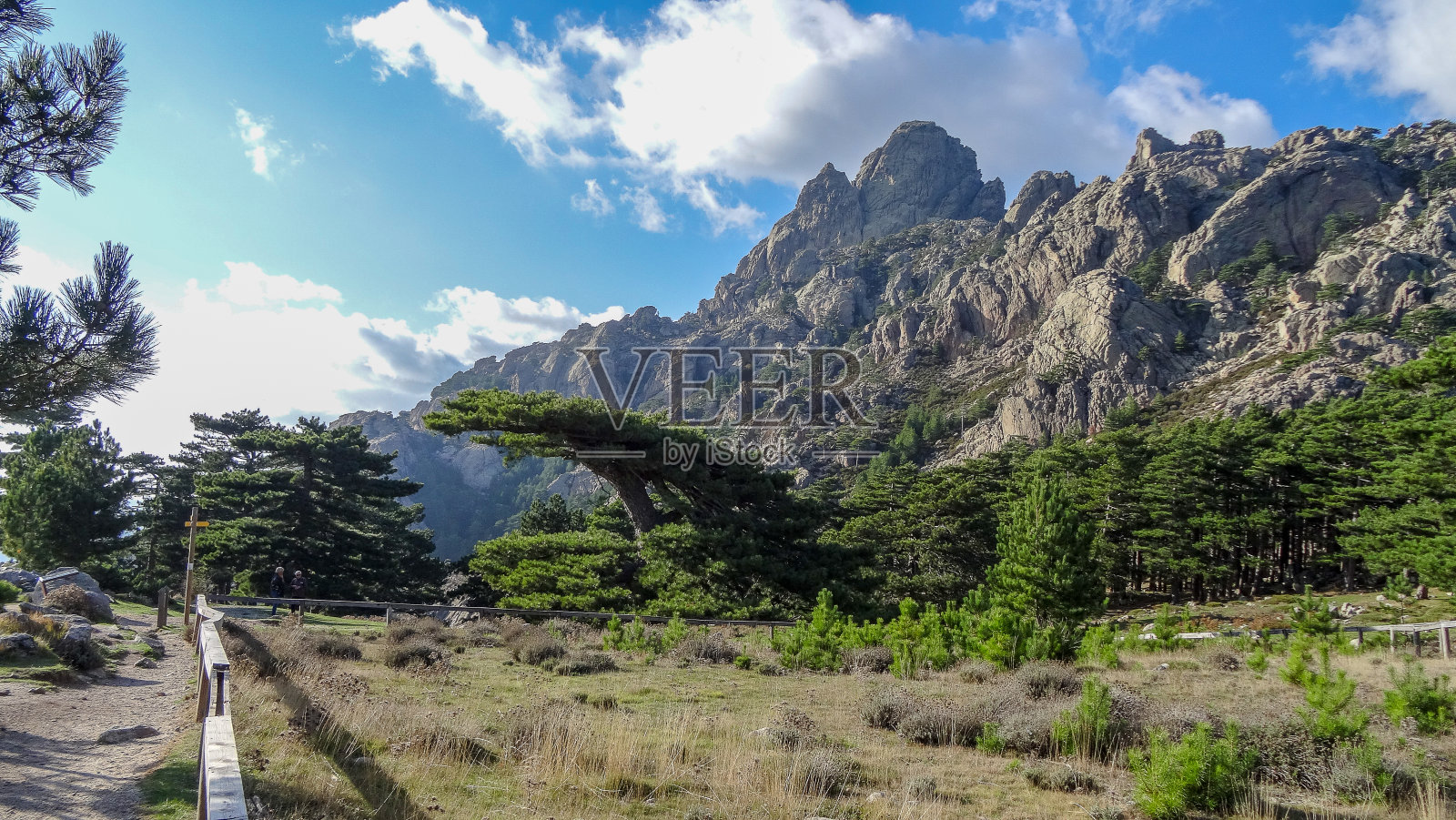 科西嘉岛是位于地中海的一个美丽的法国岛屿照片摄影图片