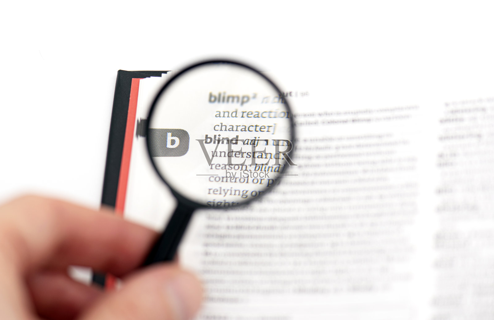 磁镜下字典中的盲词，概念图照片摄影图片